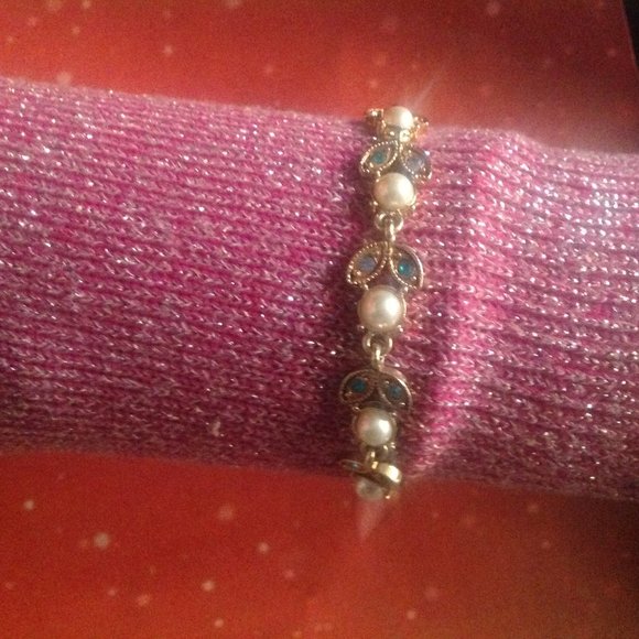 Vintage Faux Pearl, Rhinestone & Moonstone Link Bracelet for the Smaller Wrist - Picture 5 of 6